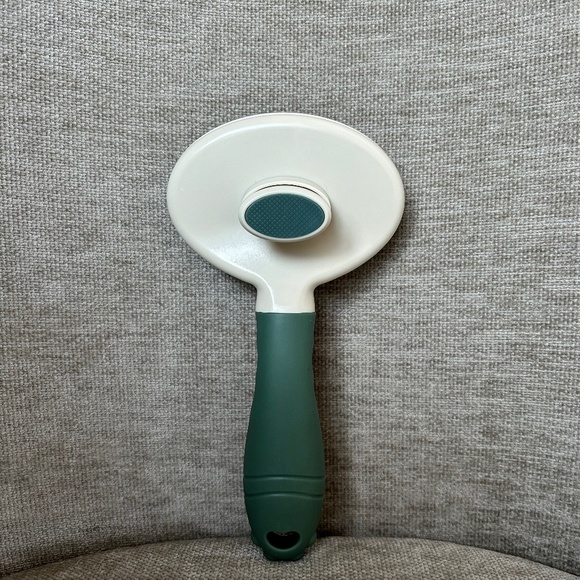 Eucalyptus Pet Brush for Cats & Dogs - Picture 2 of 4